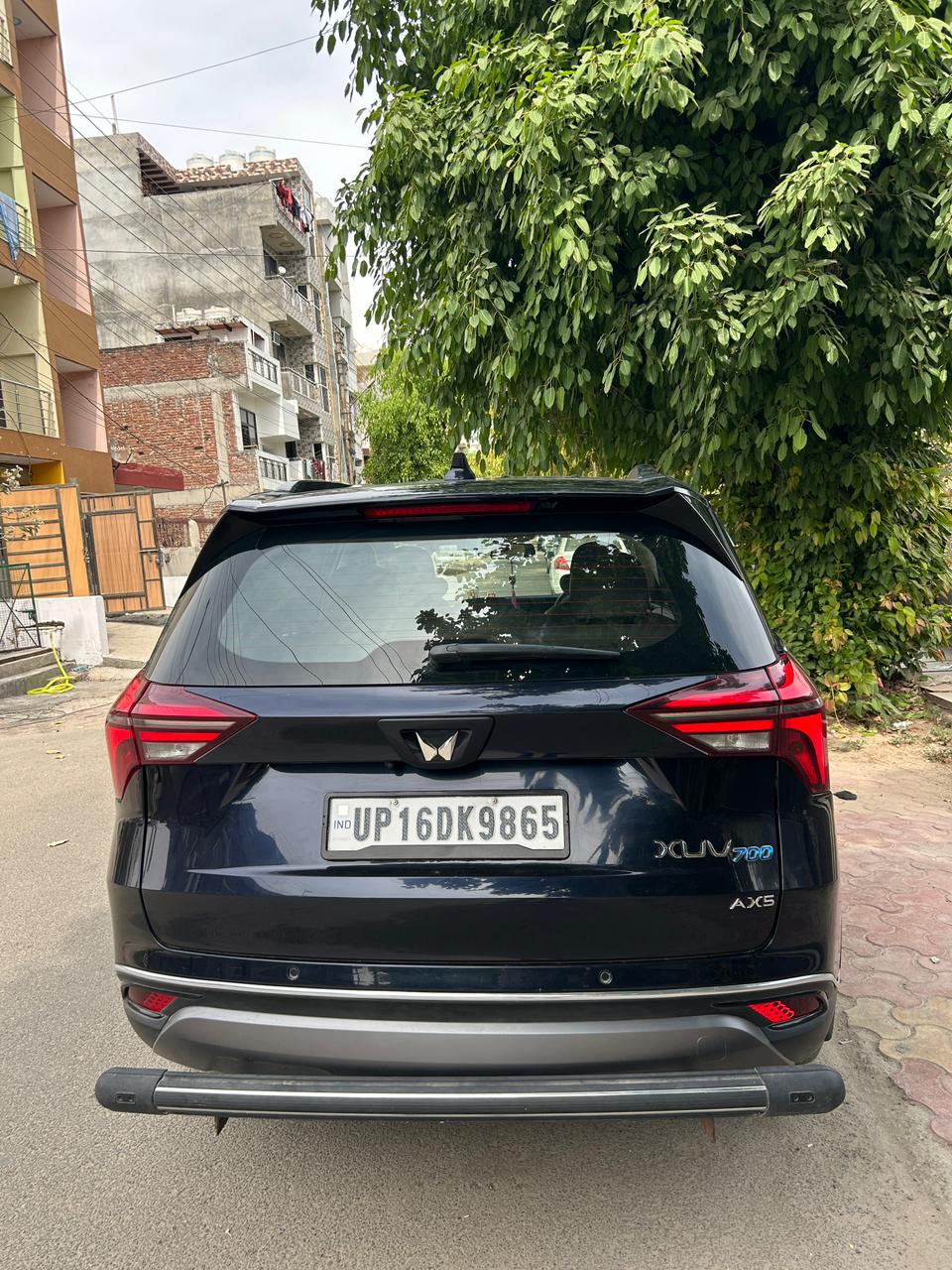 Sedan (Innova, Ertiga)